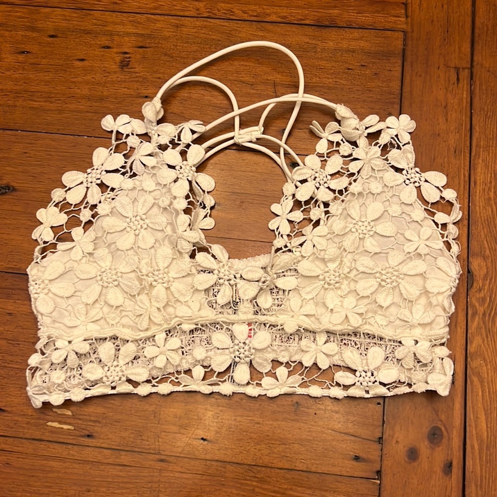 GUC. Free People Bralette. SZ S. Cream.